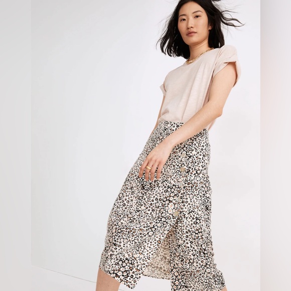 Madewell Dresses & Skirts - Madewell Side-Button Straight Midi Skirt in floral Daisy Groove Cream and Black
